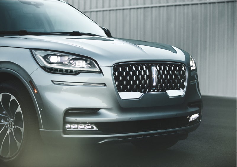 The available adaptive pixel LED headlamps of the 2023 Lincoln Aviator® SUV activated | Wallace Lincoln in Fort Pierce FL