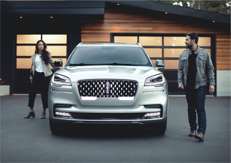 The sparkling grille of the 2023 Lincoln Aviator® Grand Touring model | Wallace Lincoln in Fort Pierce FL