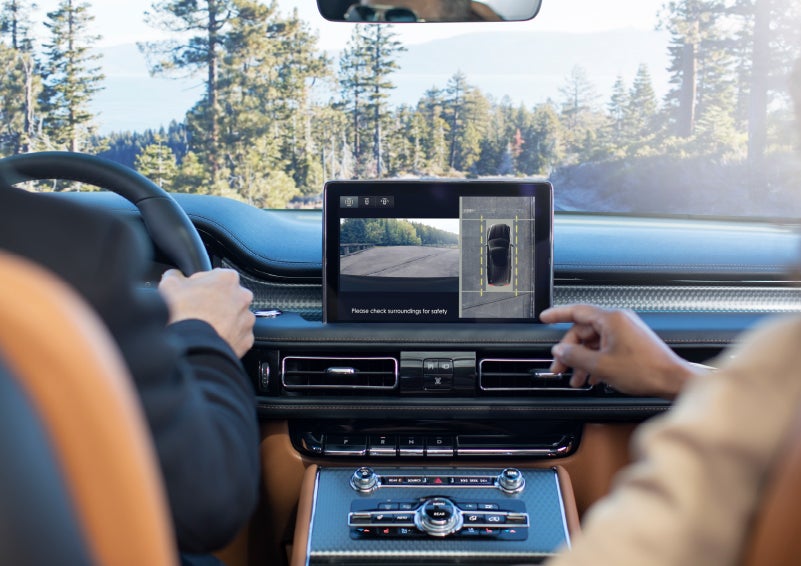 The available 360-Degree Camera shows a bird's-eye view of a Lincoln Aviator® SUV | Wallace Lincoln in Fort Pierce FL