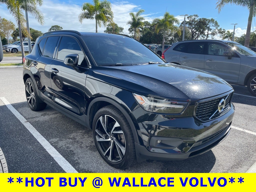 2022 Volvo XC40 R-Design