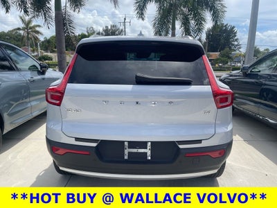 2020 Volvo XC40 Momentum