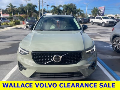 2023 Volvo XC40 B4 Plus Dark Theme