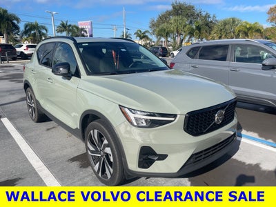 2023 Volvo XC40 B4 Plus Dark Theme