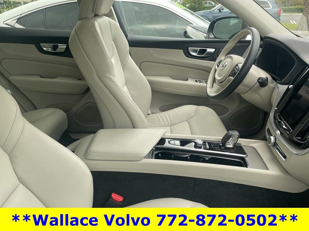 2023 Volvo XC60 B5 Plus Bright Theme