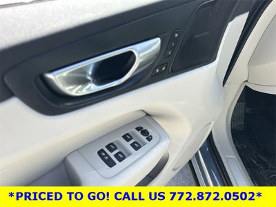 2023 Volvo XC60 B5 Plus Dark Theme