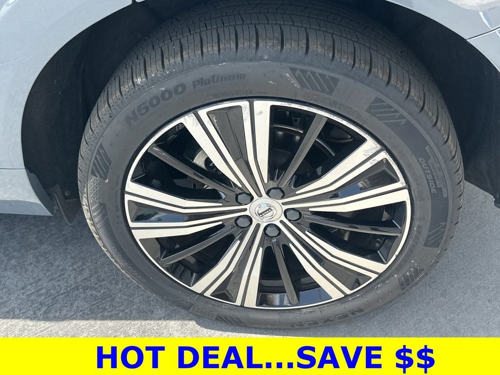 2023 Volvo XC60 B5 Plus Bright Theme