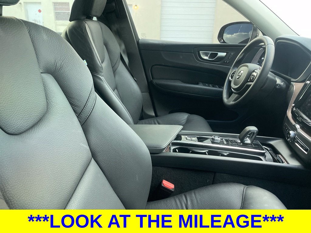 2024 Volvo XC60 B5 Plus Dark Theme