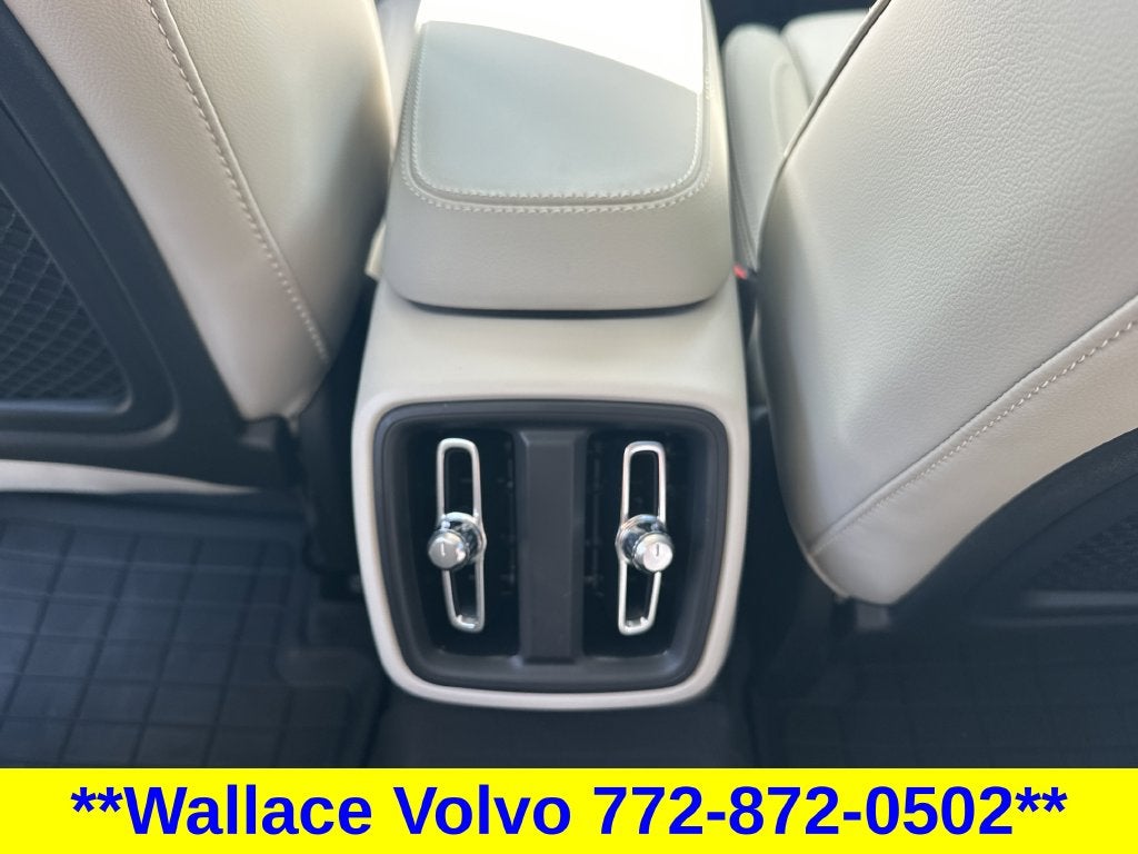 2024 Volvo XC40 B5 Plus Bright Theme