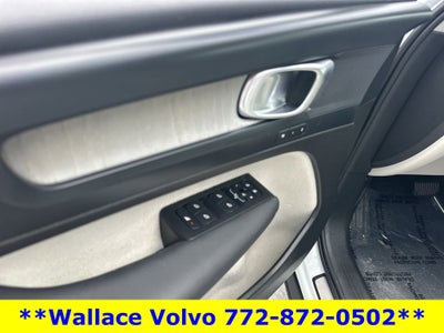 2023 Volvo XC40 B5 Plus Bright Theme