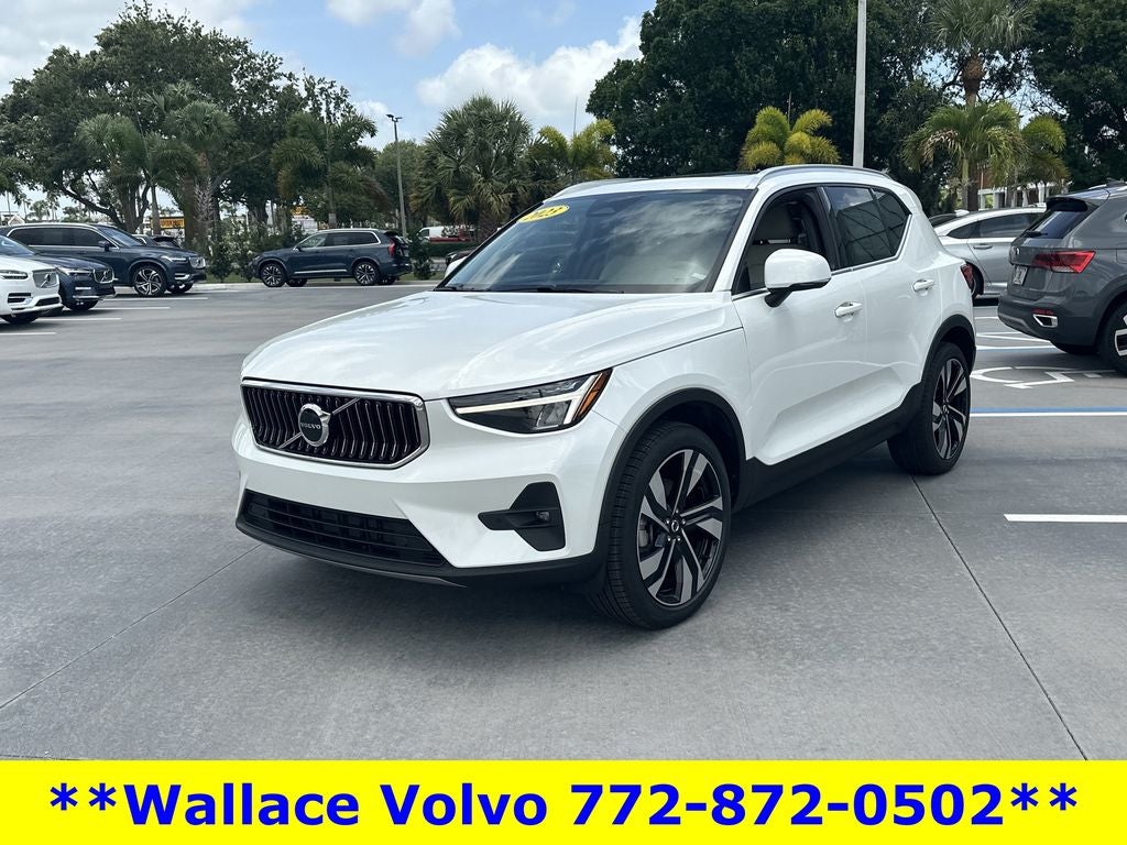 2023 Volvo XC40 B5 Plus Bright Theme