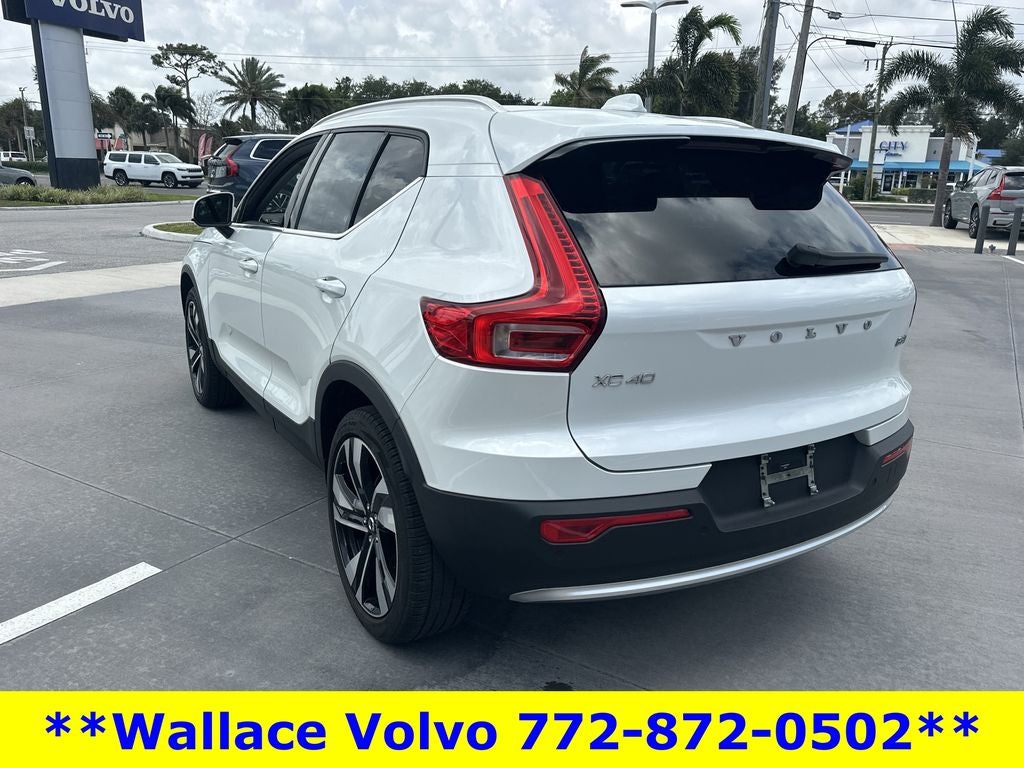 2023 Volvo XC40 B5 Plus Bright Theme