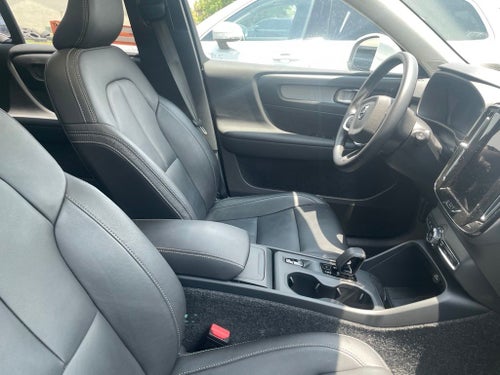 2025 Volvo XC40 B5 Core