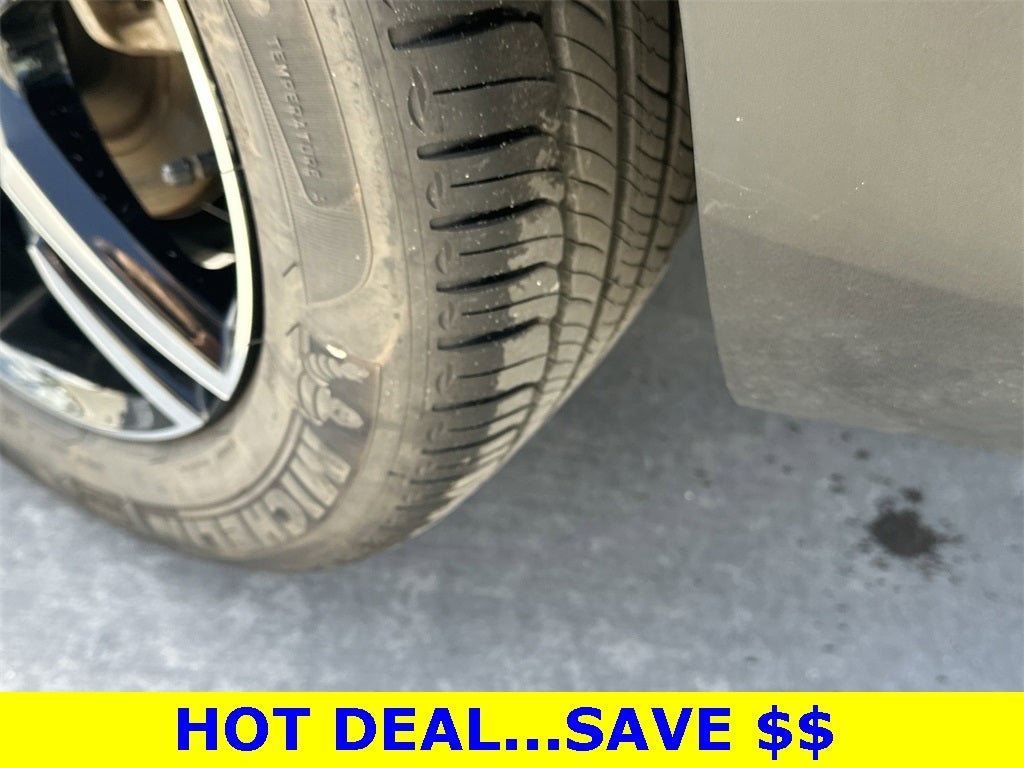 2025 Volvo XC40 B5 Core