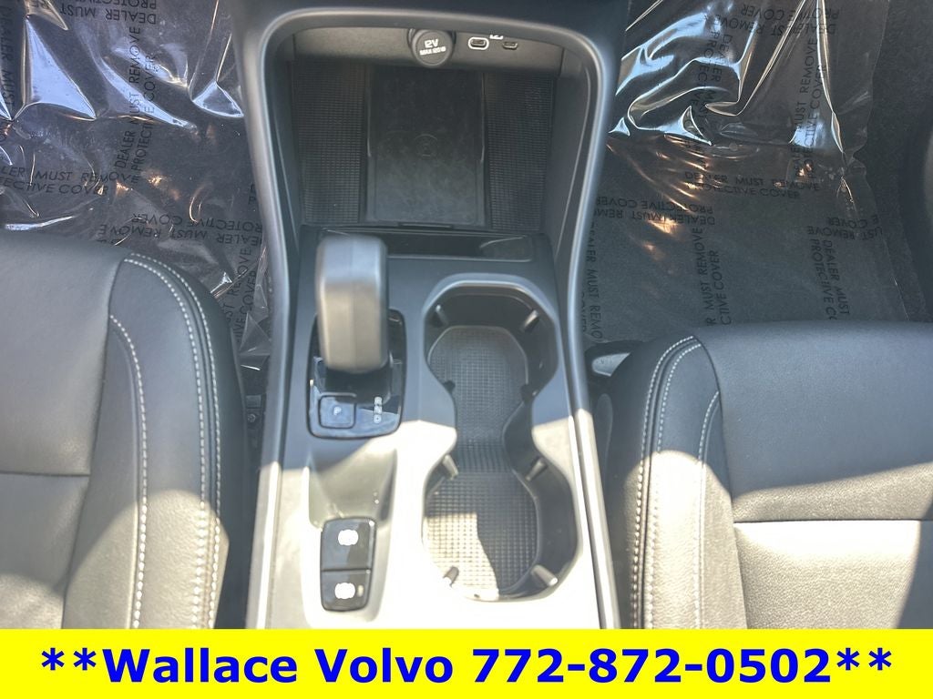 2025 Volvo XC40 B5 Core