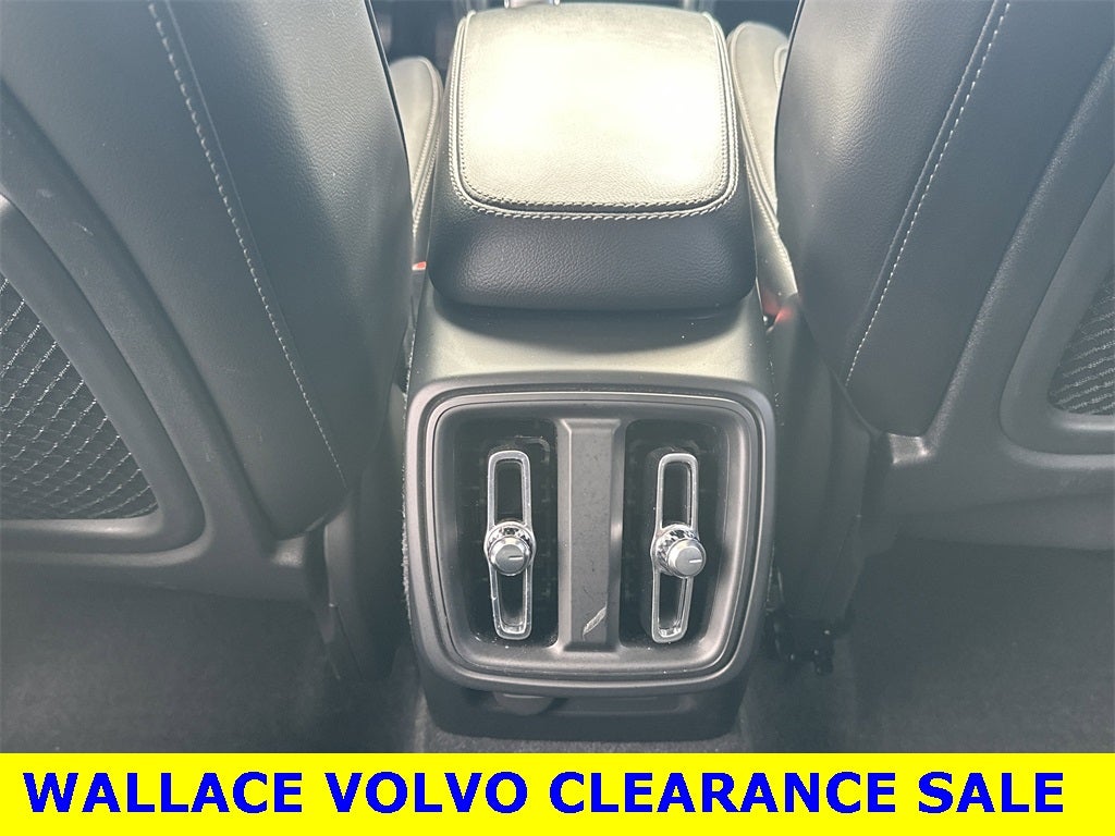 2024 Volvo XC40 B5 Plus Dark Theme