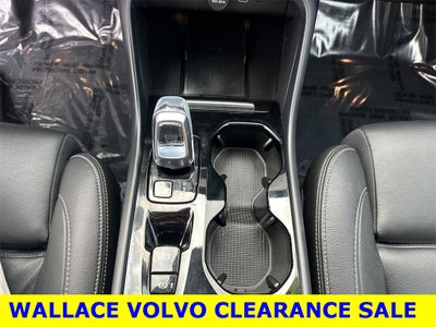 2024 Volvo XC40 B5 Plus Dark Theme