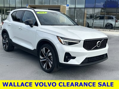 2024 Volvo XC40 B5 Plus Dark Theme