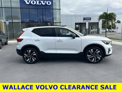 2024 Volvo XC40 B5 Plus Dark Theme