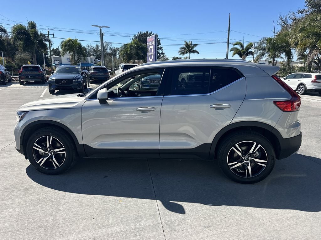 2025 Volvo XC40 B5 Core