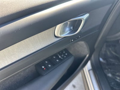 2025 Volvo XC40 B5 Core