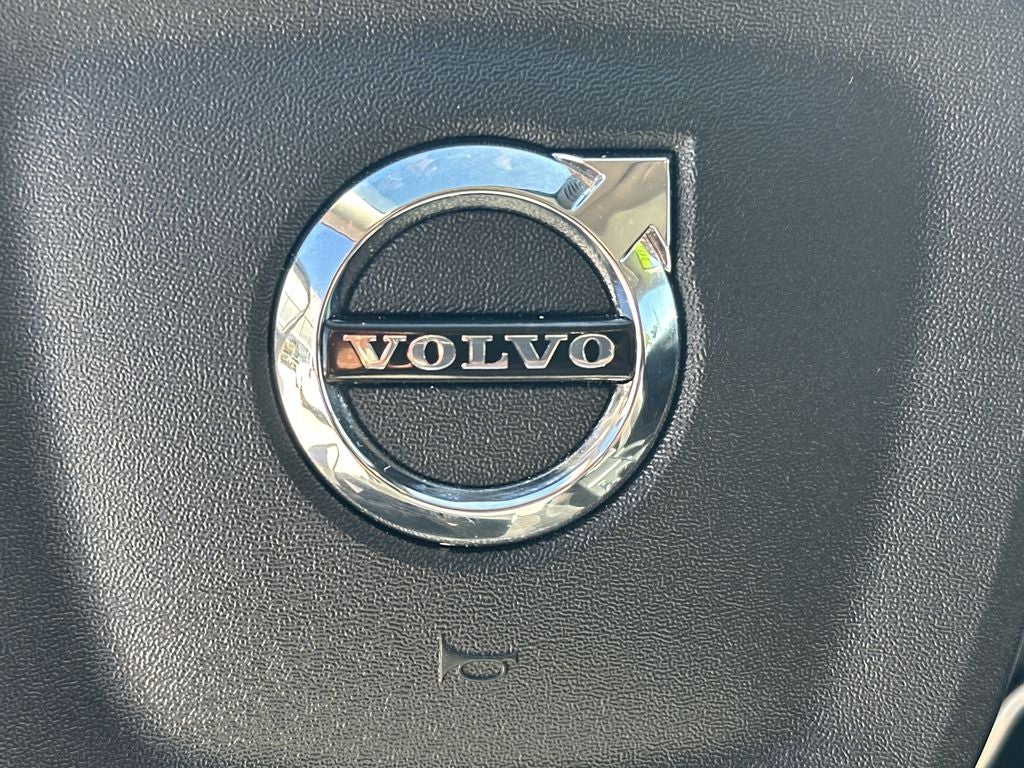 2025 Volvo XC40 B5 Core