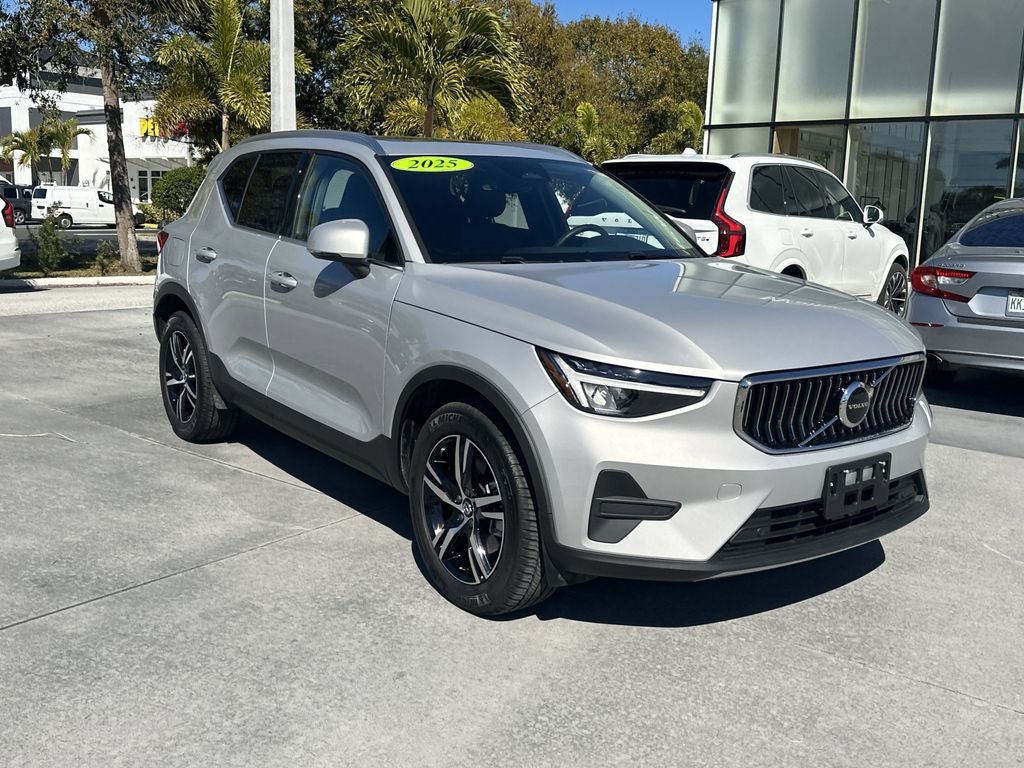 2025 Volvo XC40 B5 Core