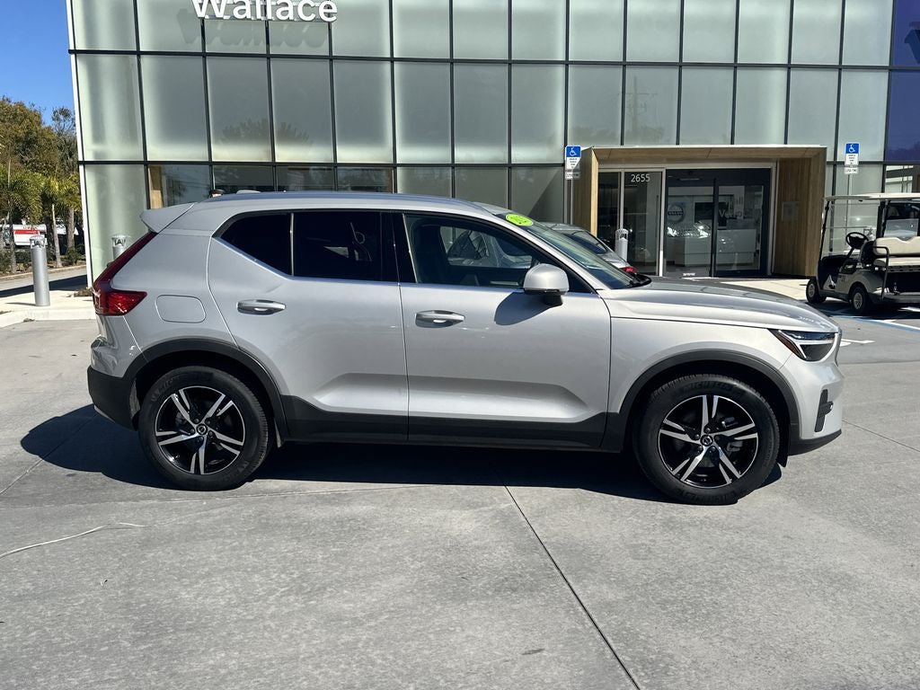 2025 Volvo XC40 B5 Core