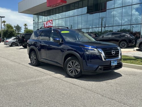 2025 Nissan Pathfinder SV