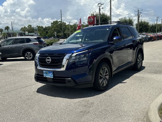 2025 Nissan Pathfinder SV