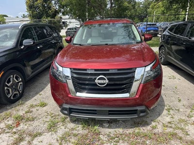 2025 Nissan Pathfinder SV