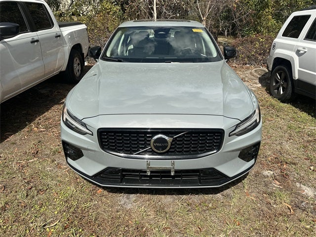 2024 Volvo S60 B5 Plus Dark Theme