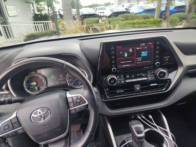 2022 Toyota Highlander Hybrid XLE