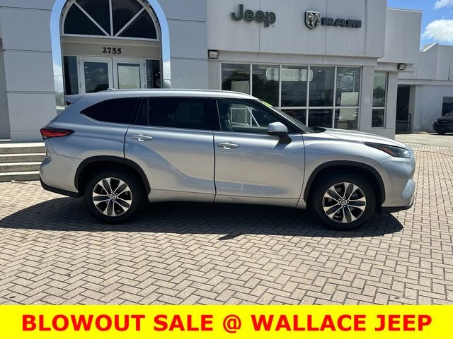 2022 Toyota Highlander Hybrid XLE