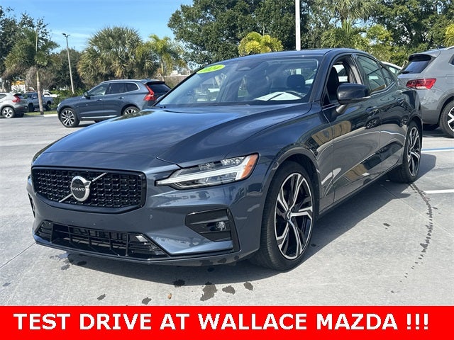 2024 Volvo S60 B5 Core Dark Theme