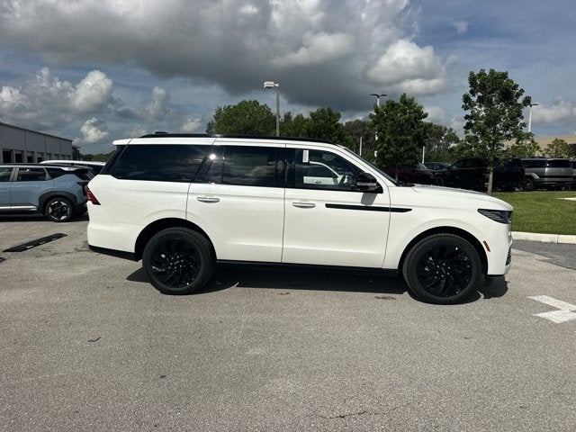 2027 Lincoln Navigator Reserve