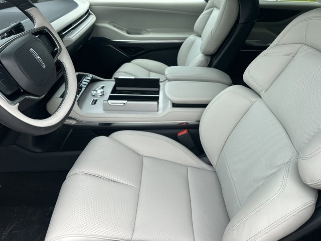 2026 Lincoln Navigator Premiere