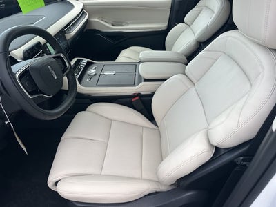2027 Lincoln Navigator Premiere