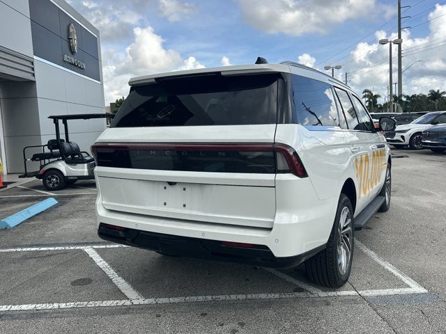 2027 Lincoln Navigator Premiere
