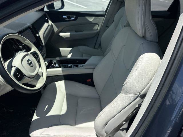 2023 Volvo XC60 Plus Bright Theme