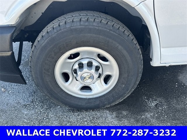 2022 Chevrolet Express Passenger 3500 1LS