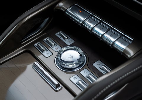 A crystal-inspired volume knob is shown in the center floor console of a 2026 Lincoln Nautilus® SUV. | Wallace Lincoln in Fort Pierce FL