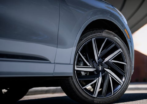 The wheel of the 2027 Lincoln Aviator® Black Label™ SUV is shown slightly angled out. | Wallace Lincoln in Fort Pierce FL