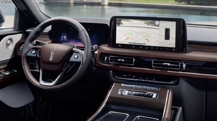 The backup camera of the 2027 Lincoln Aviator® SUV is displayed on screen. | Wallace Lincoln in Fort Pierce FL